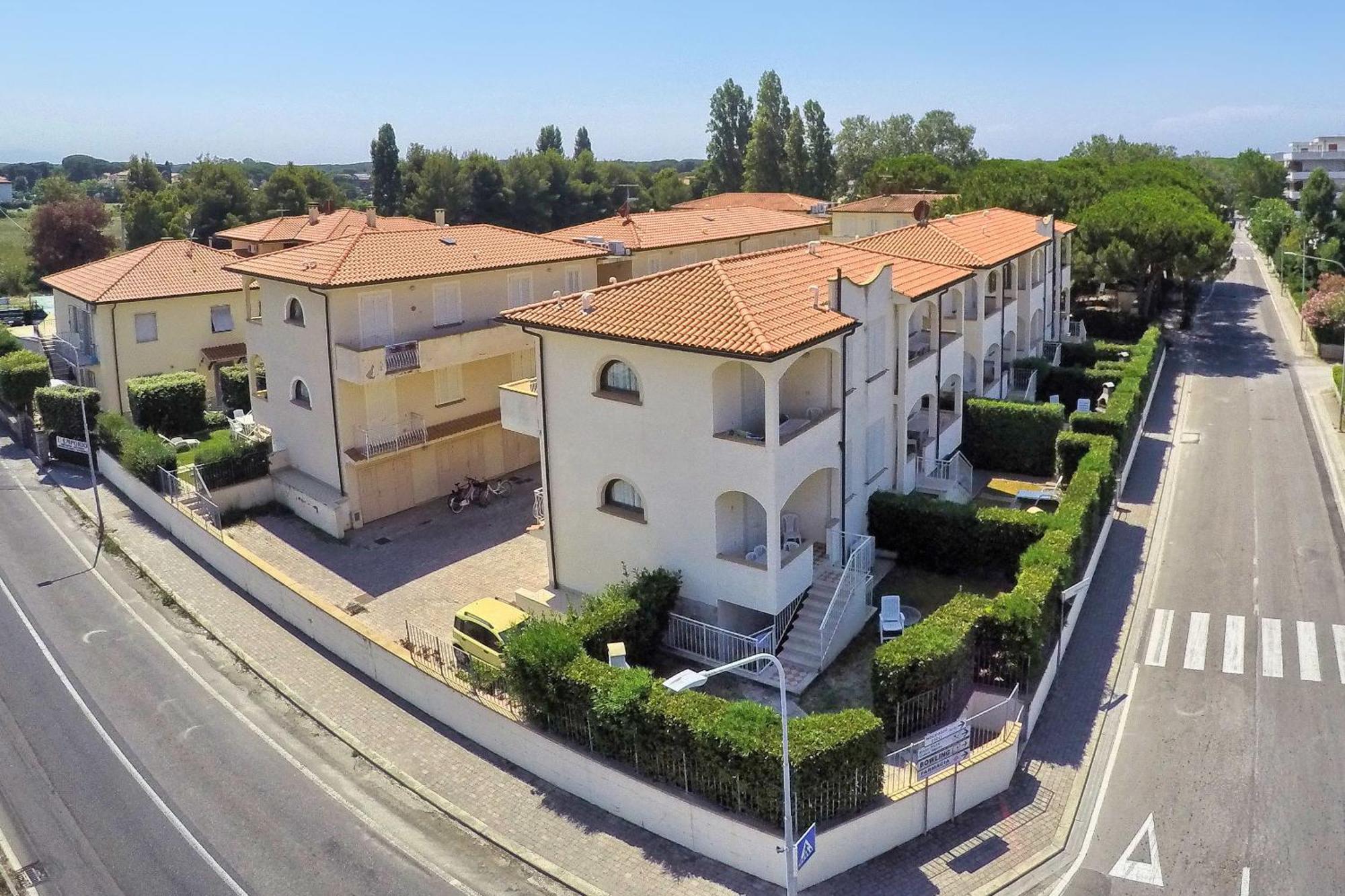 Tina Apartahotel