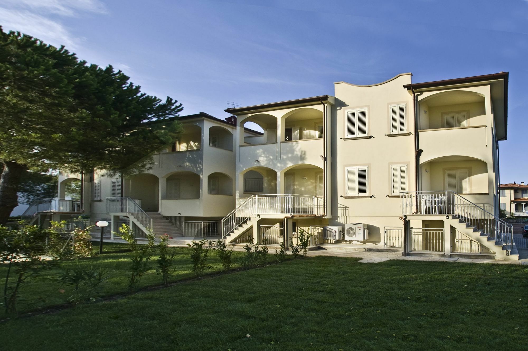 Tina Aparthotel