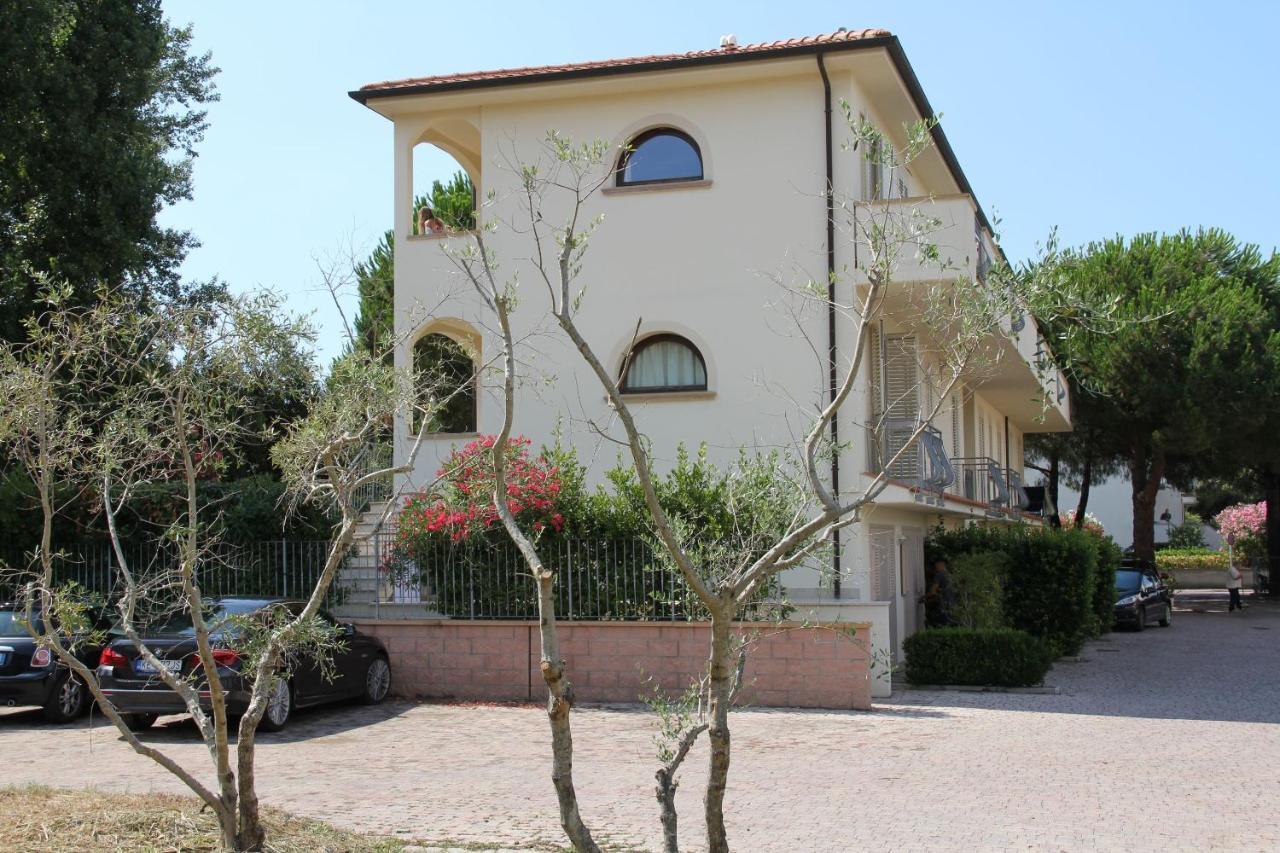 Aparthotel Tina 3*